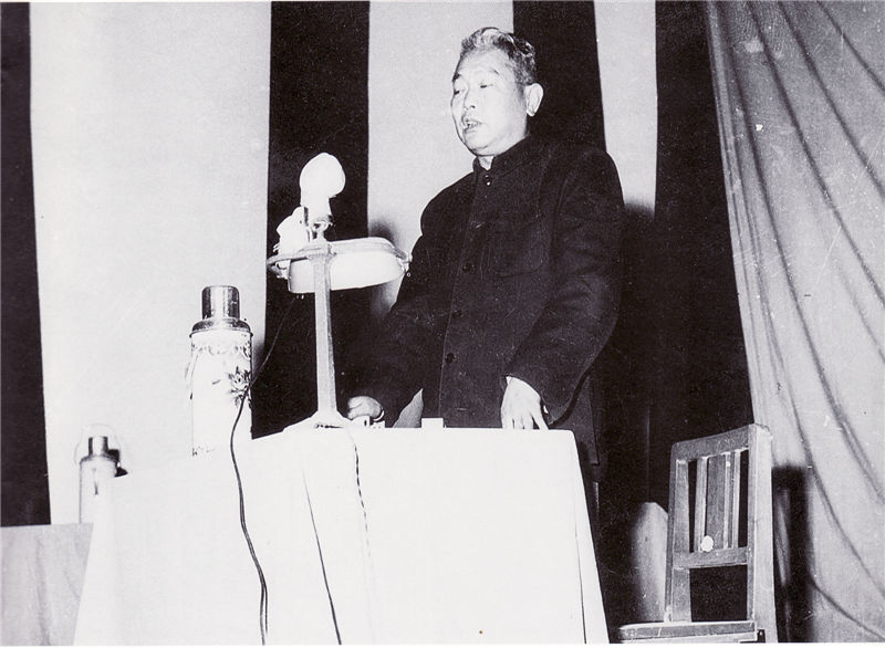 1958年10月26日国务院副总理李先念在视察黄河三门峡工程时作报告讲话